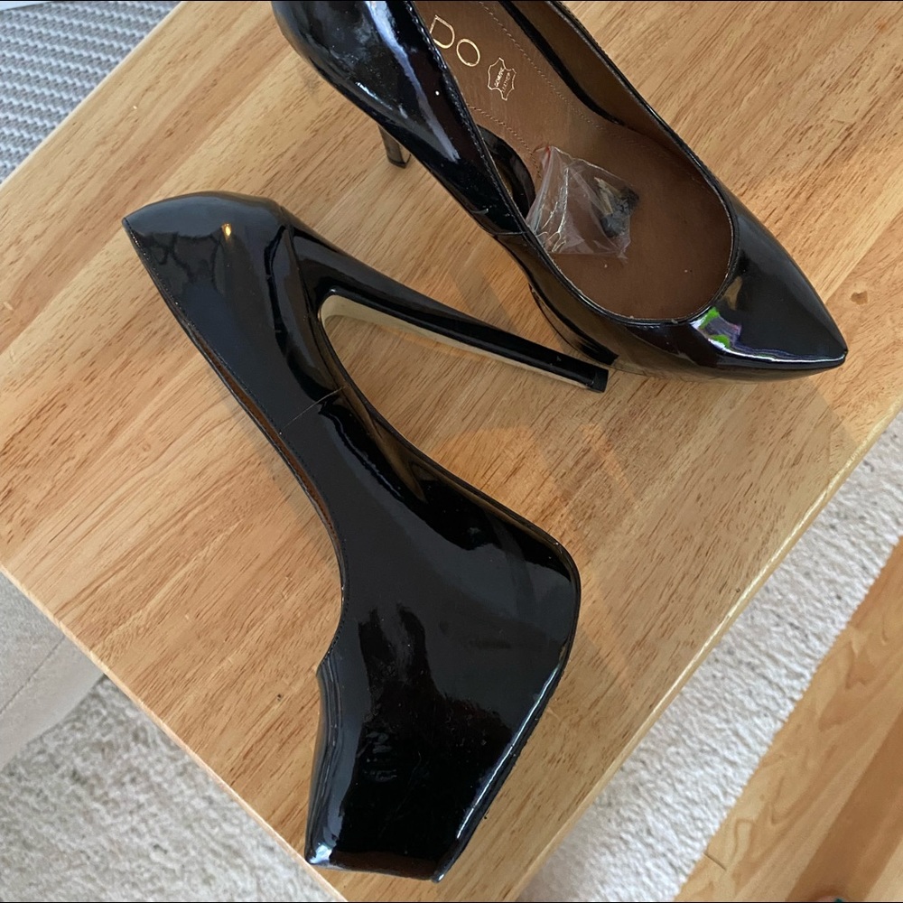 Patent black high heel